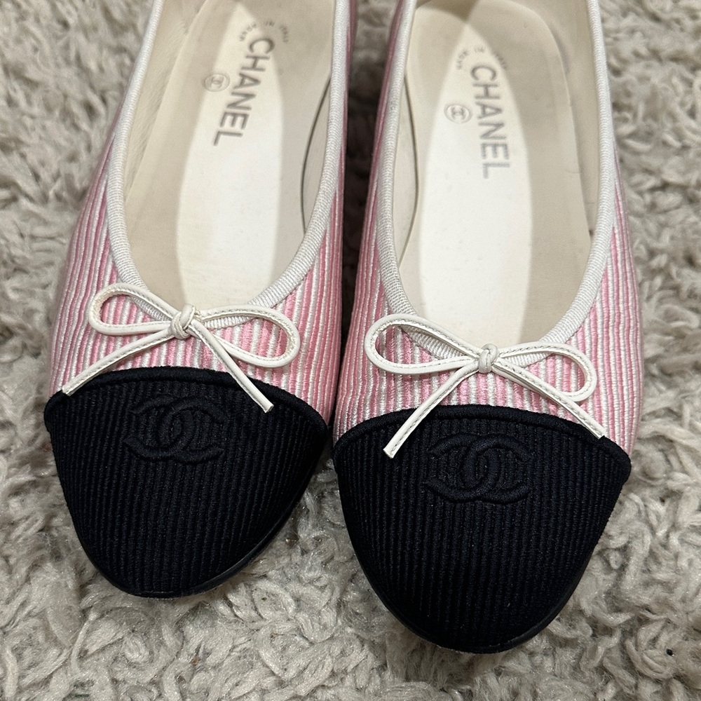 CHANEL Pink & Black Ribbed Bow Ballet Flats - Picture 5 of 7